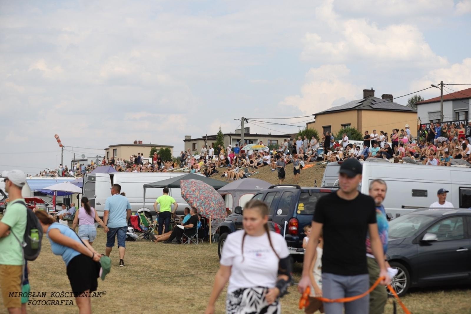 Zdjęcie w galerii na portalu naszraciborz.pl: Raciborskie air show hitem weekendu. Tłumy nad Ulgą wiadomości z regionu