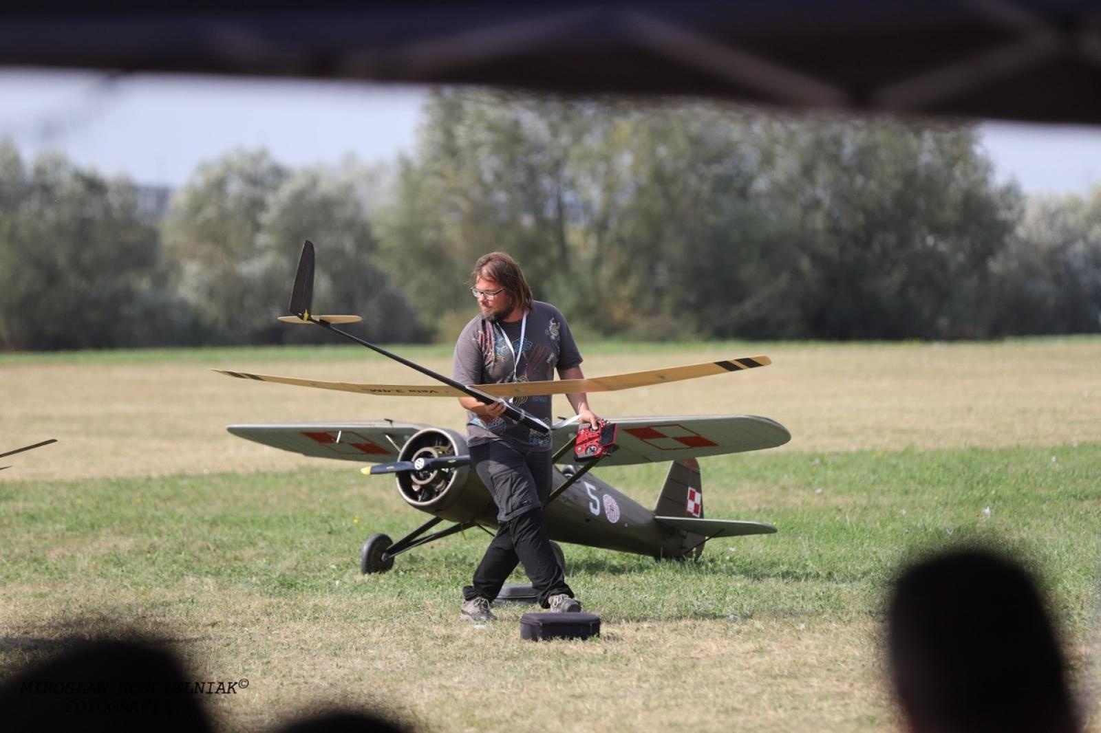 Zdjęcie w galerii na portalu naszraciborz.pl: Raciborskie air show hitem weekendu. Tłumy nad Ulgą wiadomości z regionu
