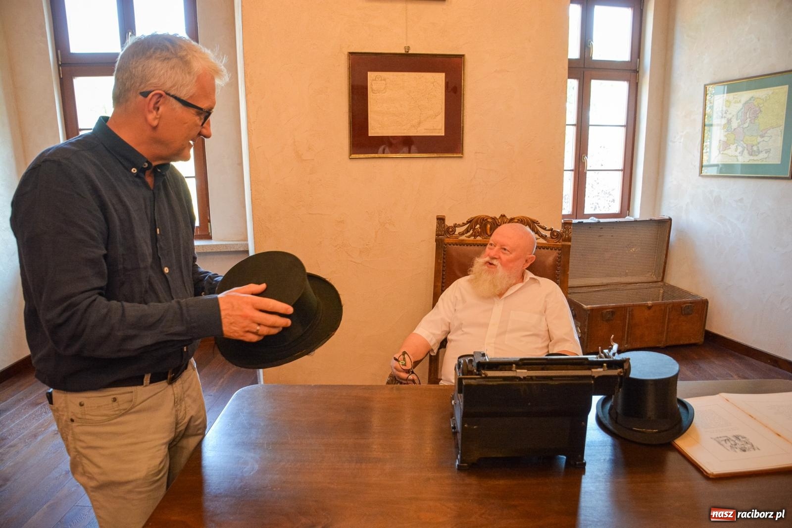 Zdjęcie w galerii na portalu naszraciborz.pl: Języka nie trzeba strzec ani hołubić - trzeba go po prostu lubić. Profesor Bralczyk w Raciborzu wiadomości z regionu