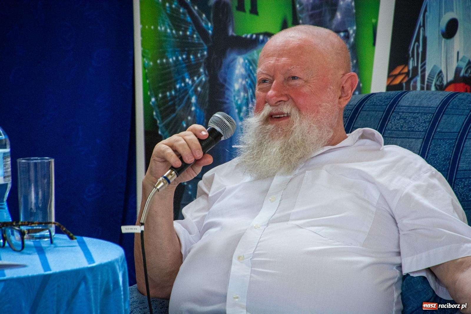 Zdjęcie w galerii na portalu naszraciborz.pl: Języka nie trzeba strzec ani hołubić - trzeba go po prostu lubić. Profesor Bralczyk w Raciborzu wiadomości z regionu