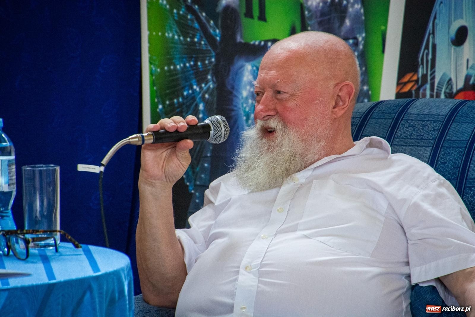 Zdjęcie w galerii na portalu naszraciborz.pl: Języka nie trzeba strzec ani hołubić - trzeba go po prostu lubić. Profesor Bralczyk w Raciborzu wiadomości z regionu