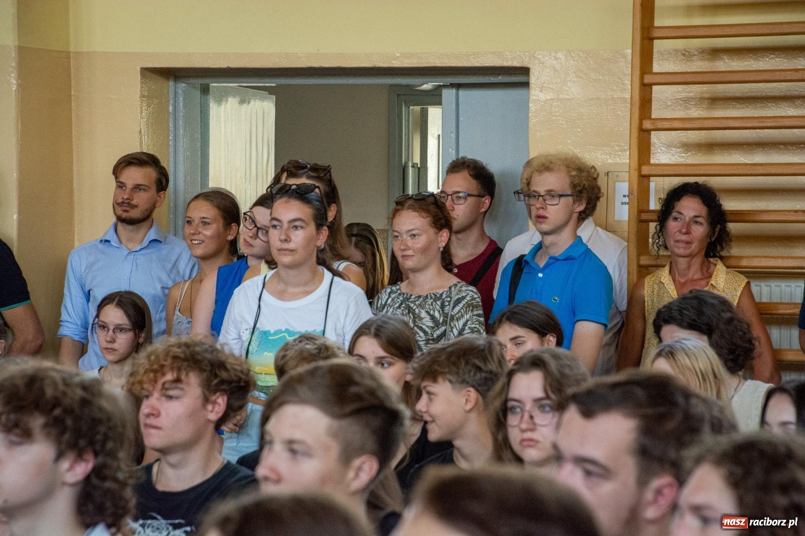 Zdjęcie w galerii na portalu naszraciborz.pl: Języka nie trzeba strzec ani hołubić - trzeba go po prostu lubić. Profesor Bralczyk w Raciborzu wiadomości z regionu