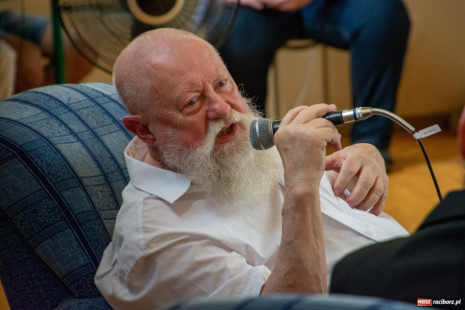 Zdjęcie w galerii na portalu naszraciborz.pl: Języka nie trzeba strzec ani hołubić - trzeba go po prostu lubić. Profesor Bralczyk w Raciborzu wiadomości z regionu