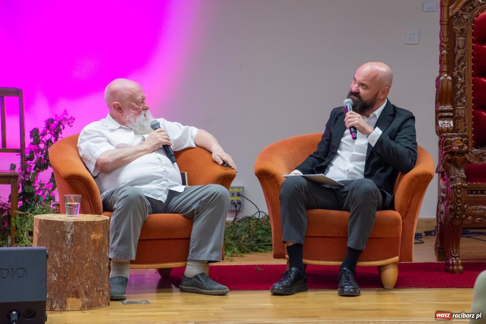 Zdjęcie w galerii na portalu naszraciborz.pl: Języka nie trzeba strzec ani hołubić - trzeba go po prostu lubić. Profesor Bralczyk w Raciborzu wiadomości z regionu