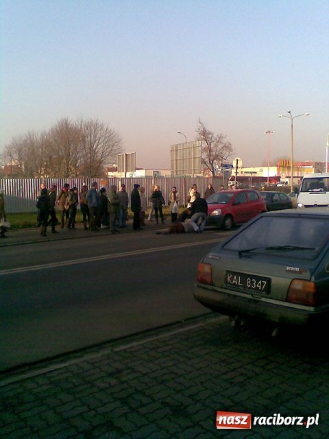 Zdjęcie w galerii na portalu naszraciborz.pl: Znów groźne potrącenie pieszej wiadomości z regionu