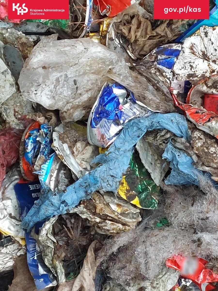 Zdjęcie w galerii na portalu naszraciborz.pl: Miszmasz odpadów na A4. KAS zatrzymała nielegalny transport z Niemiec wiadomości z regionu