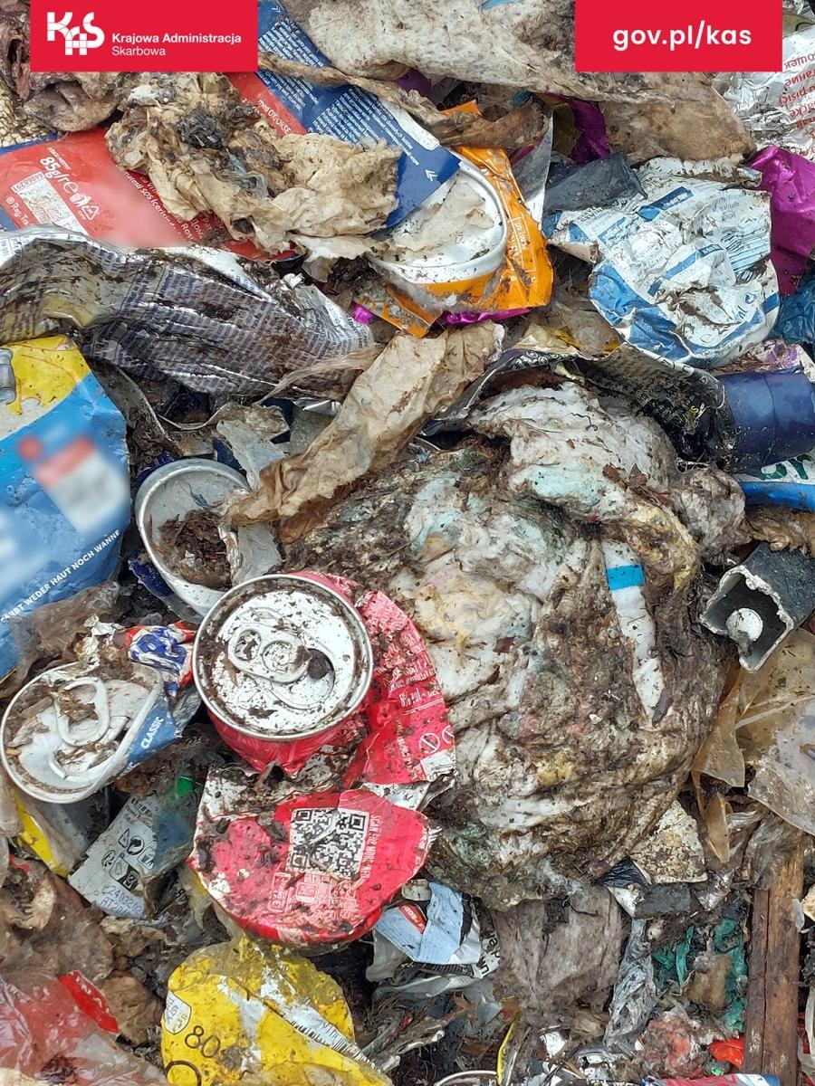 Zdjęcie w galerii na portalu naszraciborz.pl: Miszmasz odpadów na A4. KAS zatrzymała nielegalny transport z Niemiec wiadomości z regionu