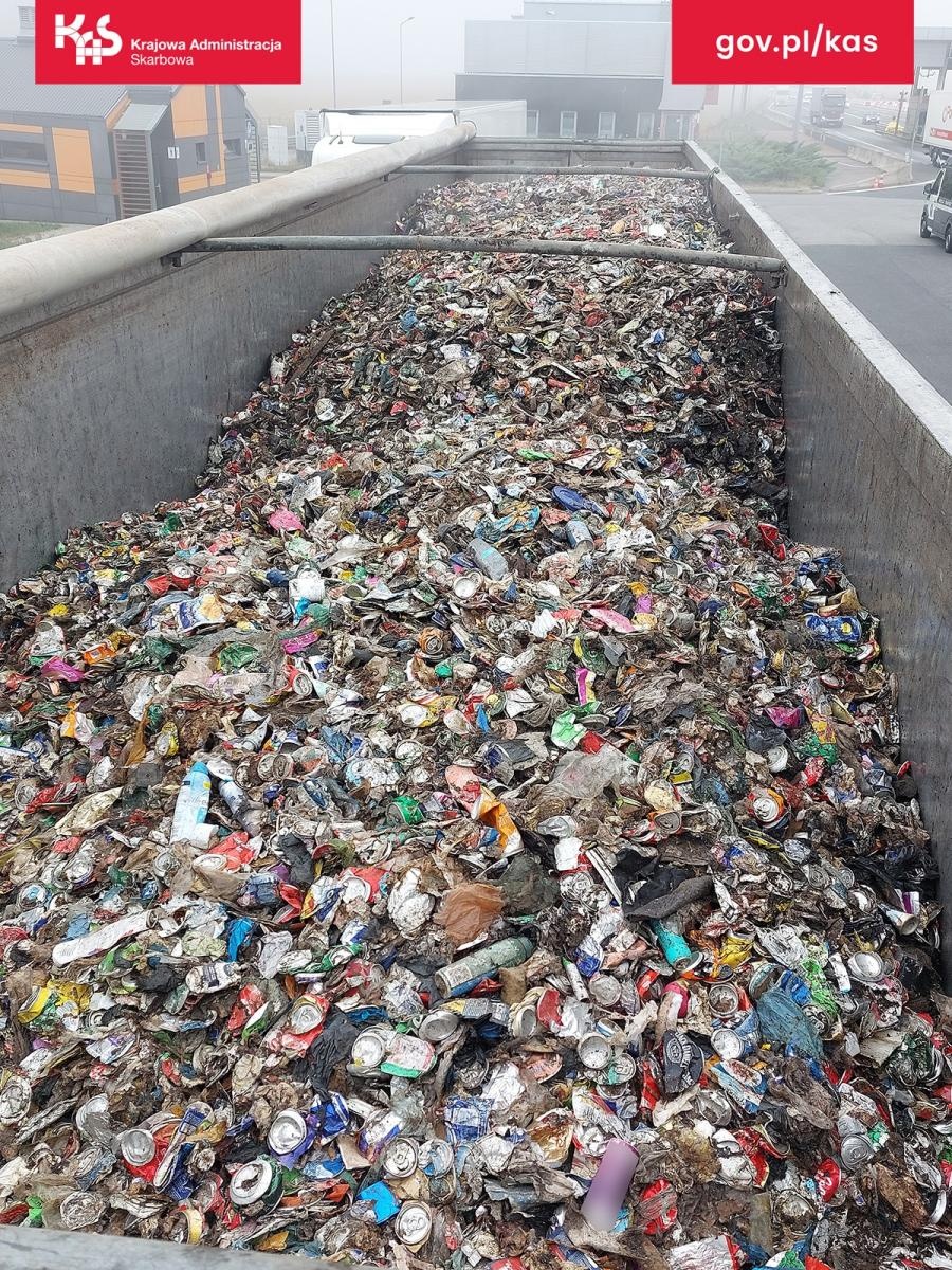 Zdjęcie w galerii na portalu naszraciborz.pl: Miszmasz odpadów na A4. KAS zatrzymała nielegalny transport z Niemiec wiadomości z regionu