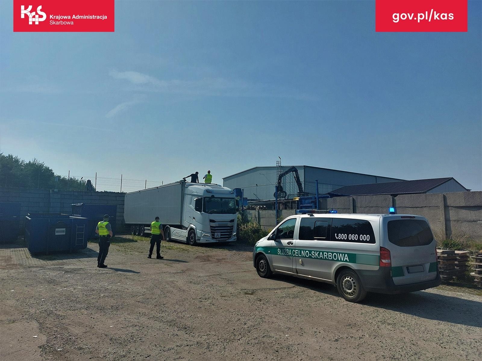 Zdjęcie w galerii na portalu naszraciborz.pl: Miszmasz odpadów na A4. KAS zatrzymała nielegalny transport z Niemiec wiadomości z regionu