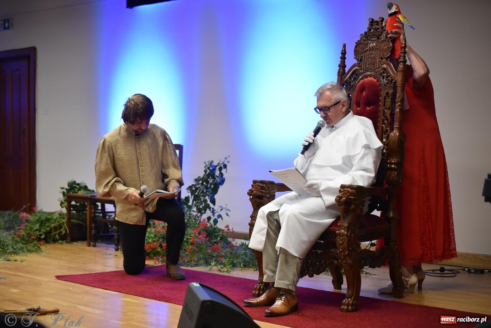 Zdjęcie w galerii na portalu naszraciborz.pl: Kordian bohaterem. Narodowe czytanie na Zamku Piastowskim wiadomości z regionu