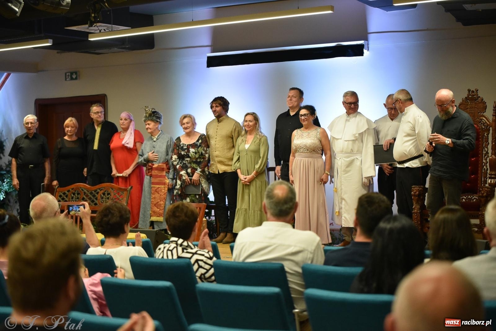 Zdjęcie w galerii na portalu naszraciborz.pl: Kordian bohaterem. Narodowe czytanie na Zamku Piastowskim wiadomości z regionu