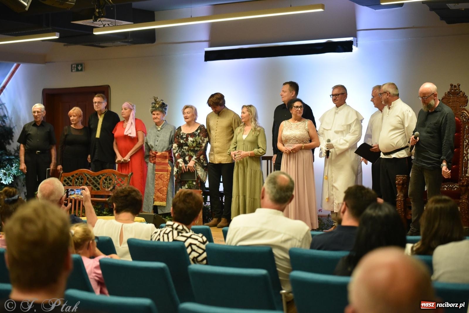 Zdjęcie w galerii na portalu naszraciborz.pl: Kordian bohaterem. Narodowe czytanie na Zamku Piastowskim wiadomości z regionu