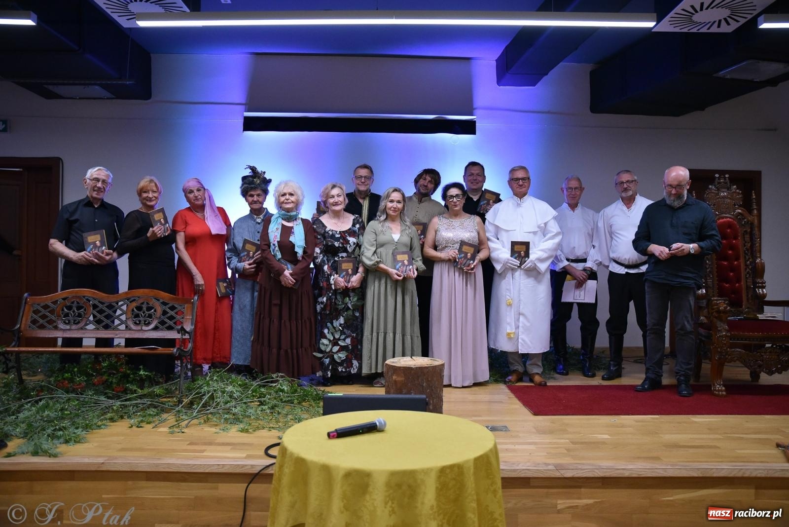 Zdjęcie w galerii na portalu naszraciborz.pl: Kordian bohaterem. Narodowe czytanie na Zamku Piastowskim wiadomości z regionu