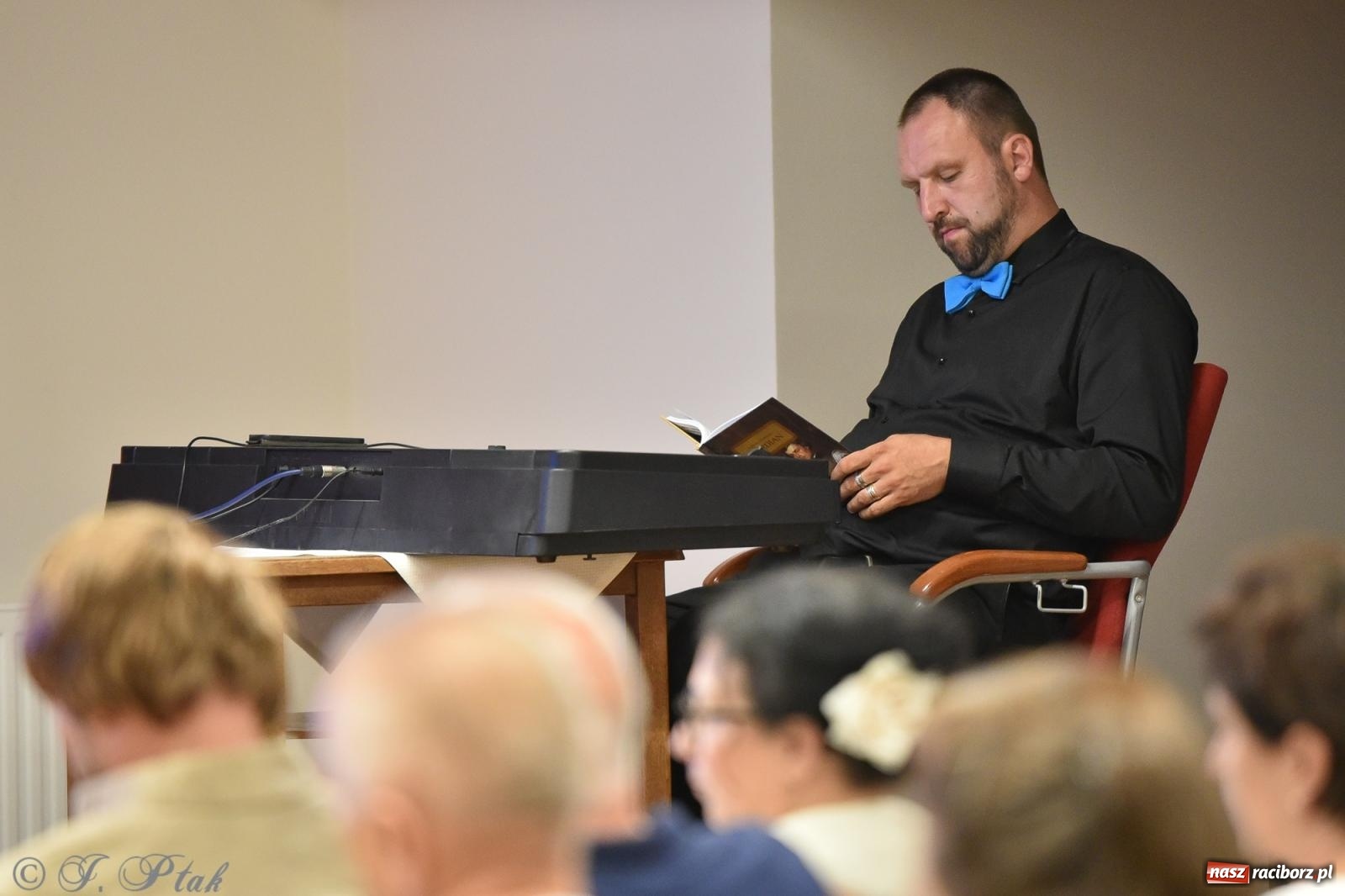 Zdjęcie w galerii na portalu naszraciborz.pl: Kordian bohaterem. Narodowe czytanie na Zamku Piastowskim wiadomości z regionu