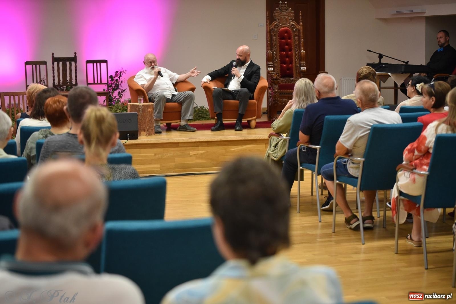 Zdjęcie w galerii na portalu naszraciborz.pl: Kordian bohaterem. Narodowe czytanie na Zamku Piastowskim wiadomości z regionu