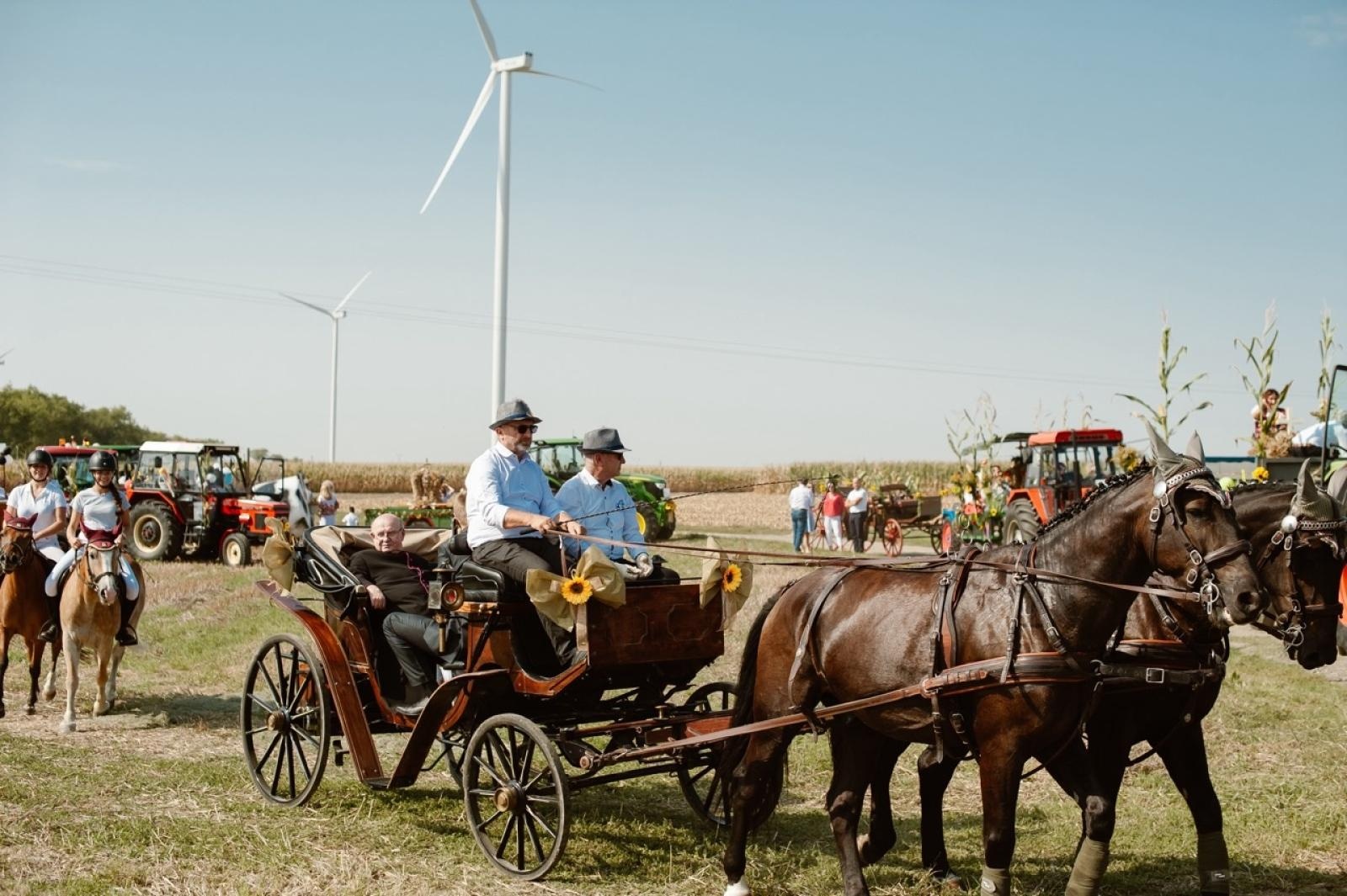 Zdjęcie w galerii na portalu naszraciborz.pl: Pietrowice Wielkie i Żerdziny świętują dożynki. Relacja bis! wiadomości z regionu