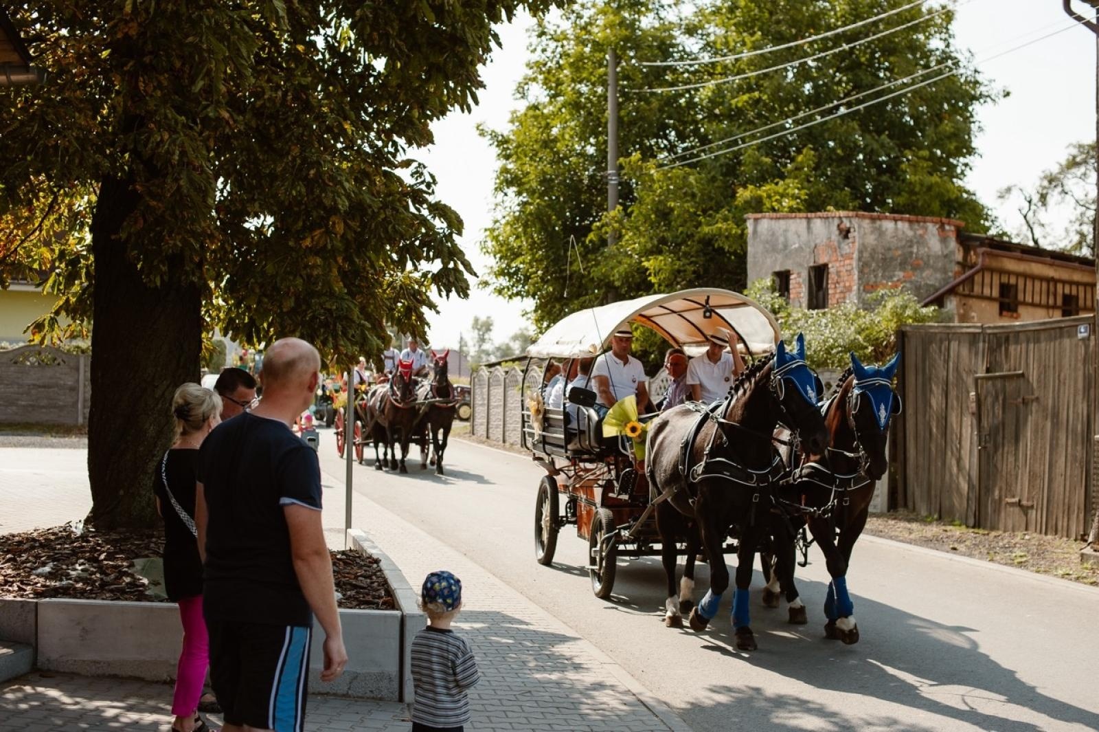 Zdjęcie w galerii na portalu naszraciborz.pl: Pietrowice Wielkie i Żerdziny świętują dożynki. Relacja bis! wiadomości z regionu