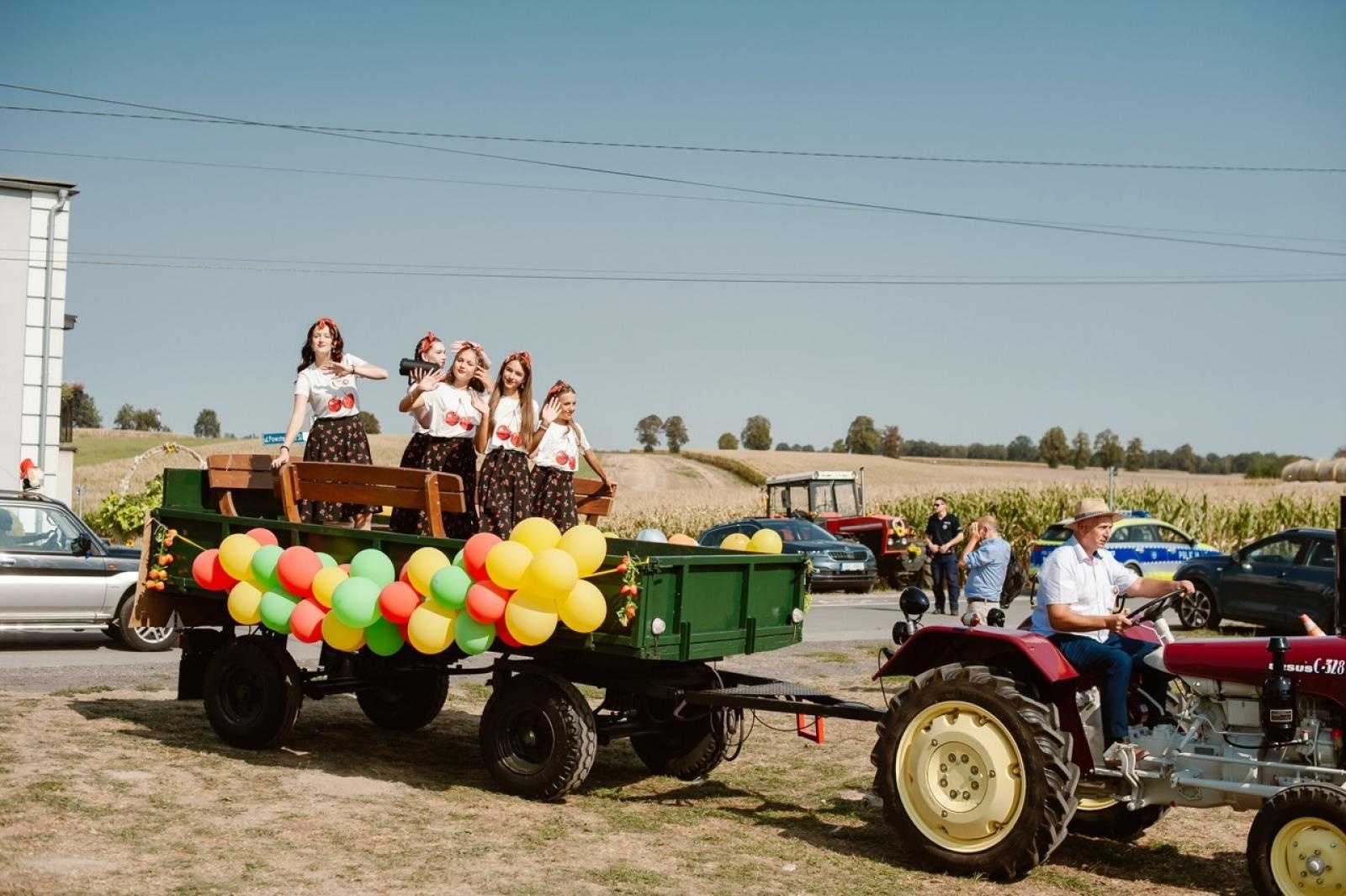 Zdjęcie w galerii na portalu naszraciborz.pl: Pietrowice Wielkie i Żerdziny świętują dożynki. Relacja bis! wiadomości z regionu