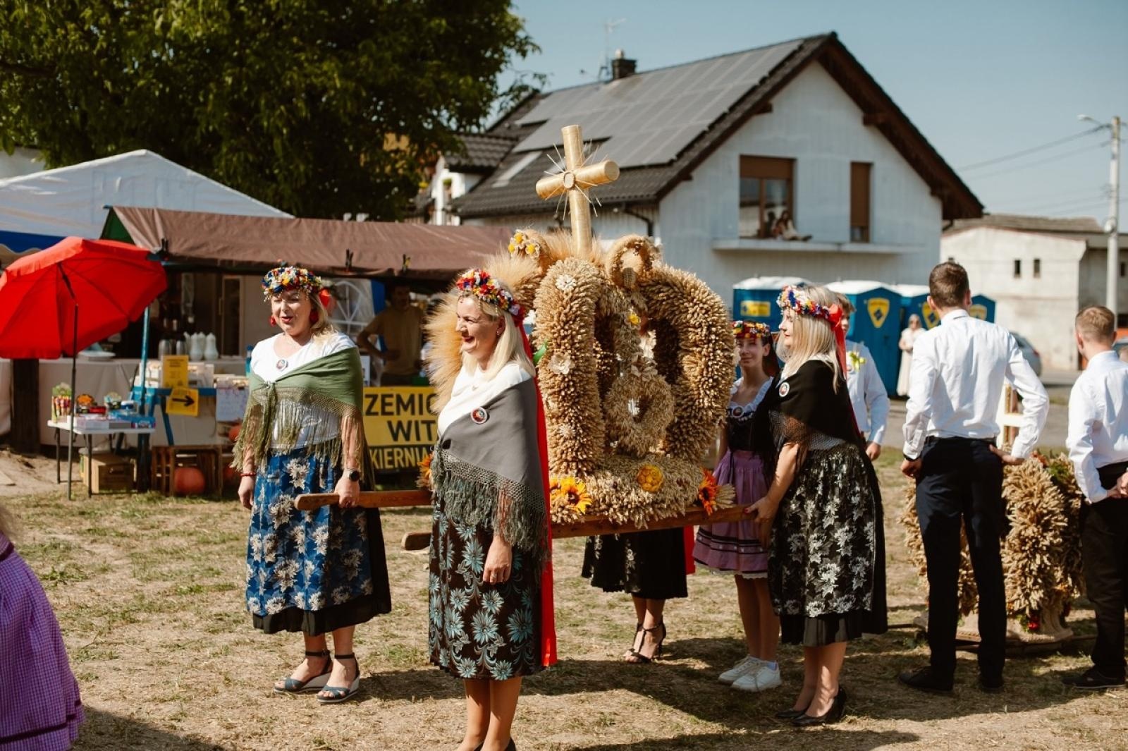 Zdjęcie w galerii na portalu naszraciborz.pl: Pietrowice Wielkie i Żerdziny świętują dożynki. Relacja bis! wiadomości z regionu