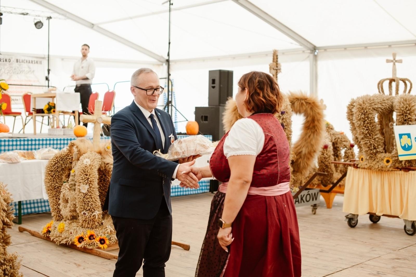 Zdjęcie w galerii na portalu naszraciborz.pl: Pietrowice Wielkie i Żerdziny świętują dożynki. Relacja bis! wiadomości z regionu