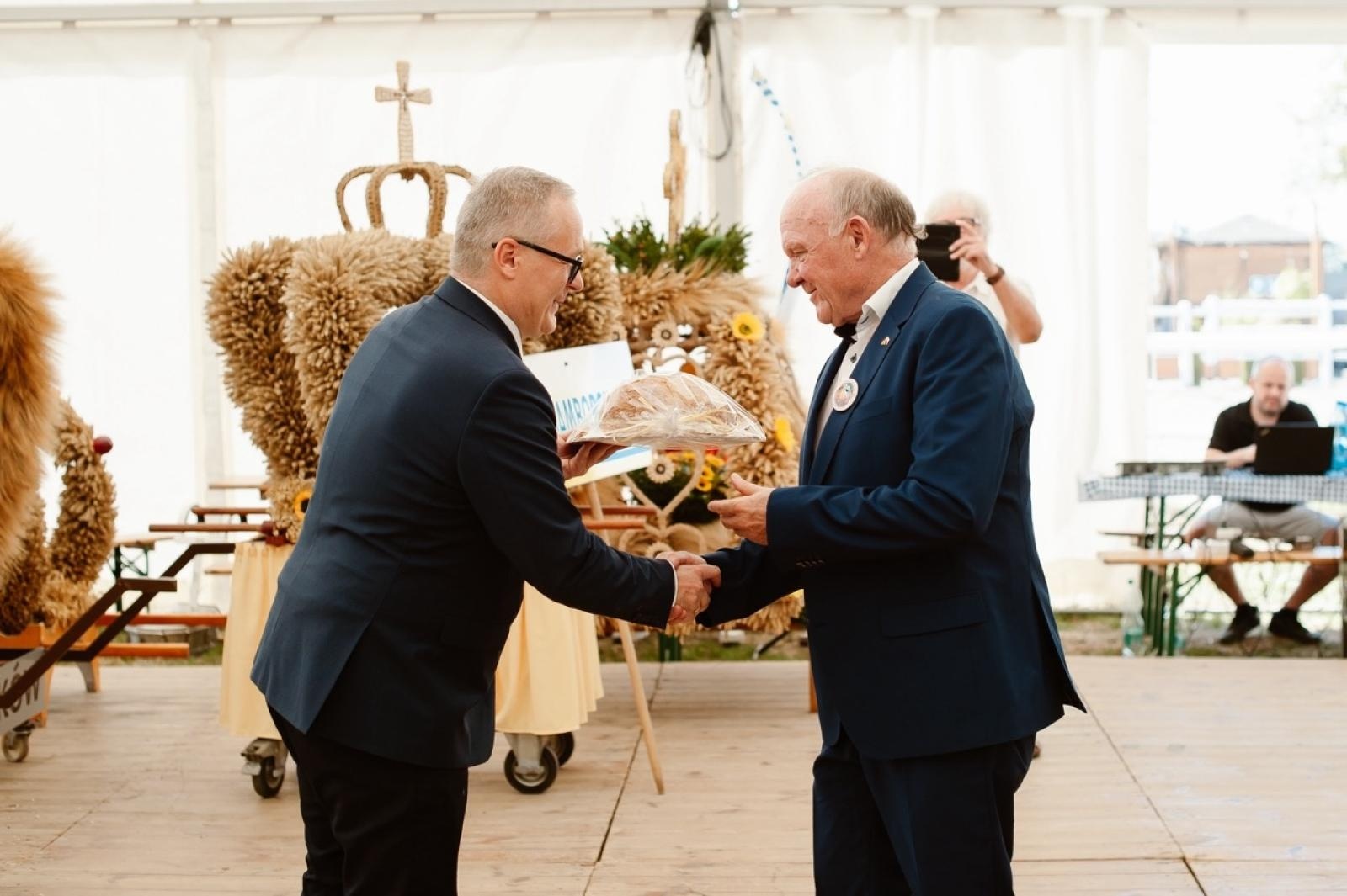 Zdjęcie w galerii na portalu naszraciborz.pl: Pietrowice Wielkie i Żerdziny świętują dożynki. Relacja bis! wiadomości z regionu