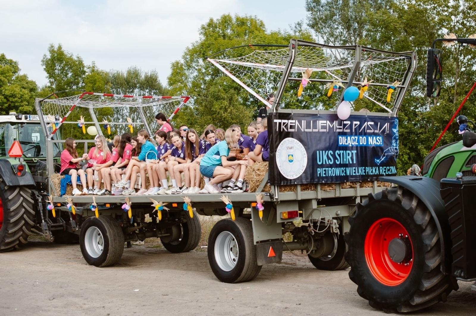 Zdjęcie w galerii na portalu naszraciborz.pl: Pietrowice Wielkie i Żerdziny świętują dożynki. Relacja bis! wiadomości z regionu