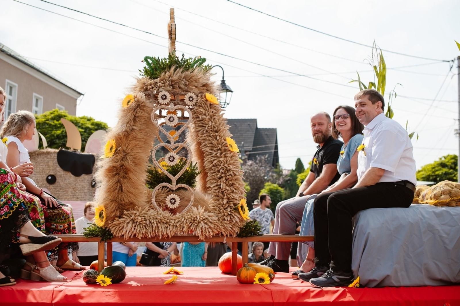 Zdjęcie w galerii na portalu naszraciborz.pl: Pietrowice Wielkie i Żerdziny świętują dożynki. Relacja bis! wiadomości z regionu