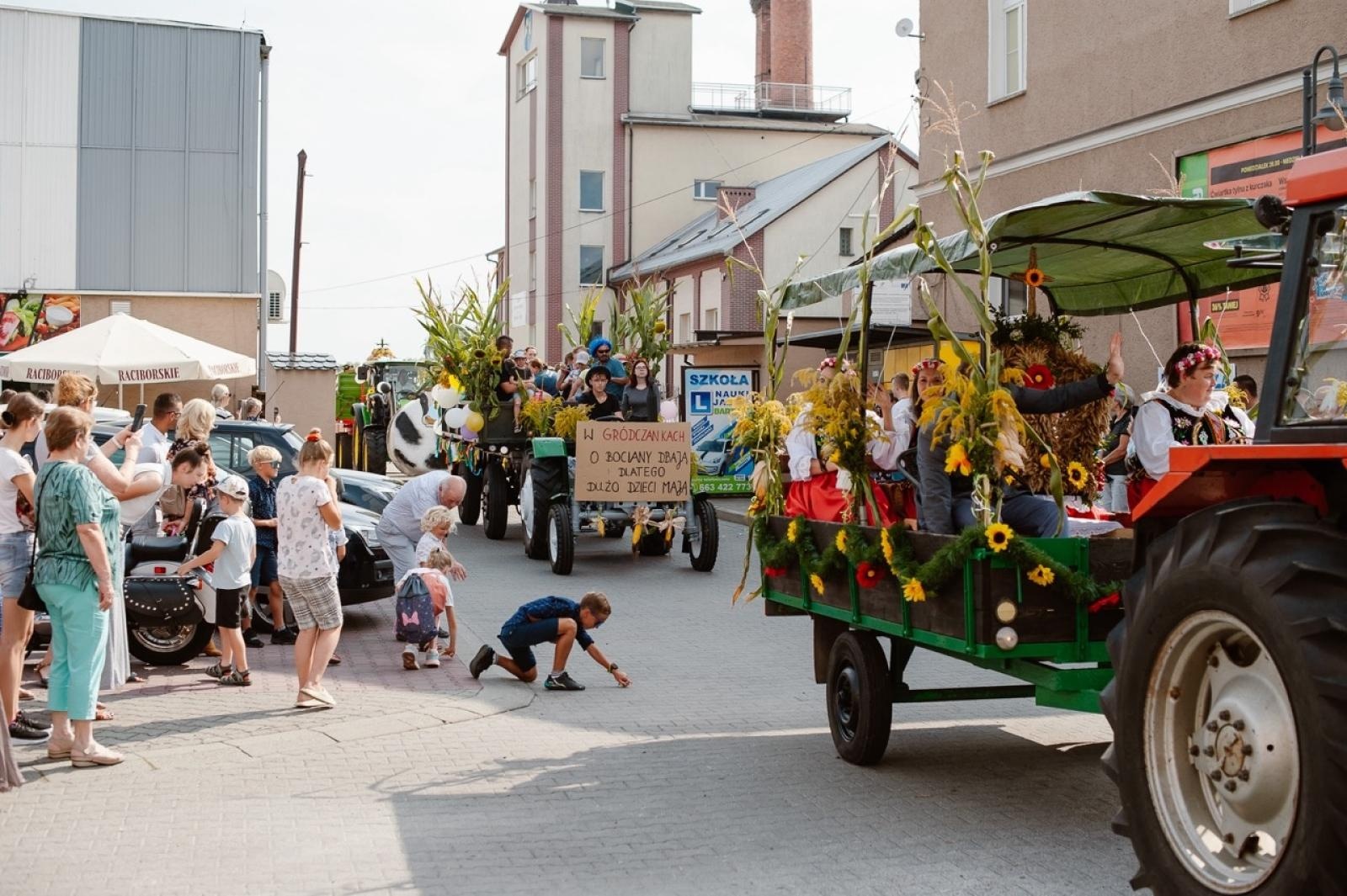 Zdjęcie w galerii na portalu naszraciborz.pl: Pietrowice Wielkie i Żerdziny świętują dożynki. Relacja bis! wiadomości z regionu