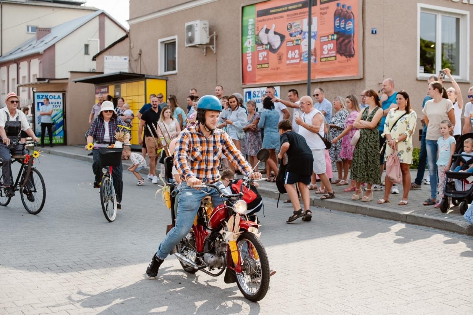 Zdjęcie w galerii na portalu naszraciborz.pl: Pietrowice Wielkie i Żerdziny świętują dożynki. Relacja bis! wiadomości z regionu