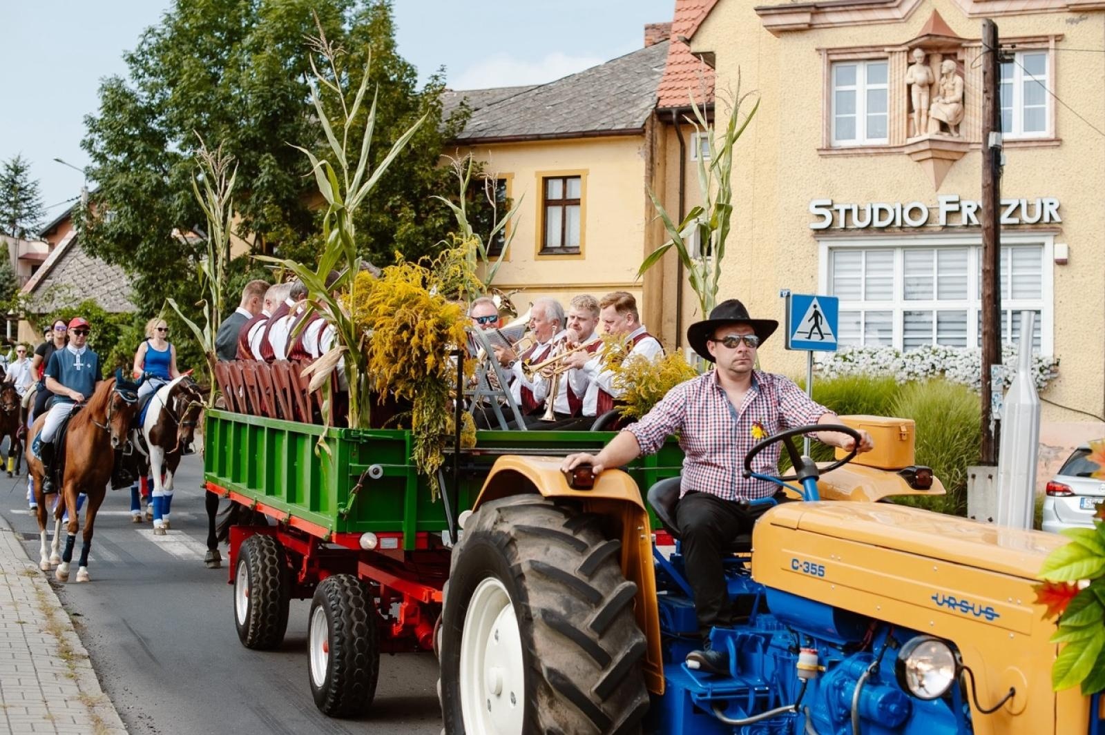 Zdjęcie w galerii na portalu naszraciborz.pl: Pietrowice Wielkie i Żerdziny świętują dożynki. Relacja bis! wiadomości z regionu