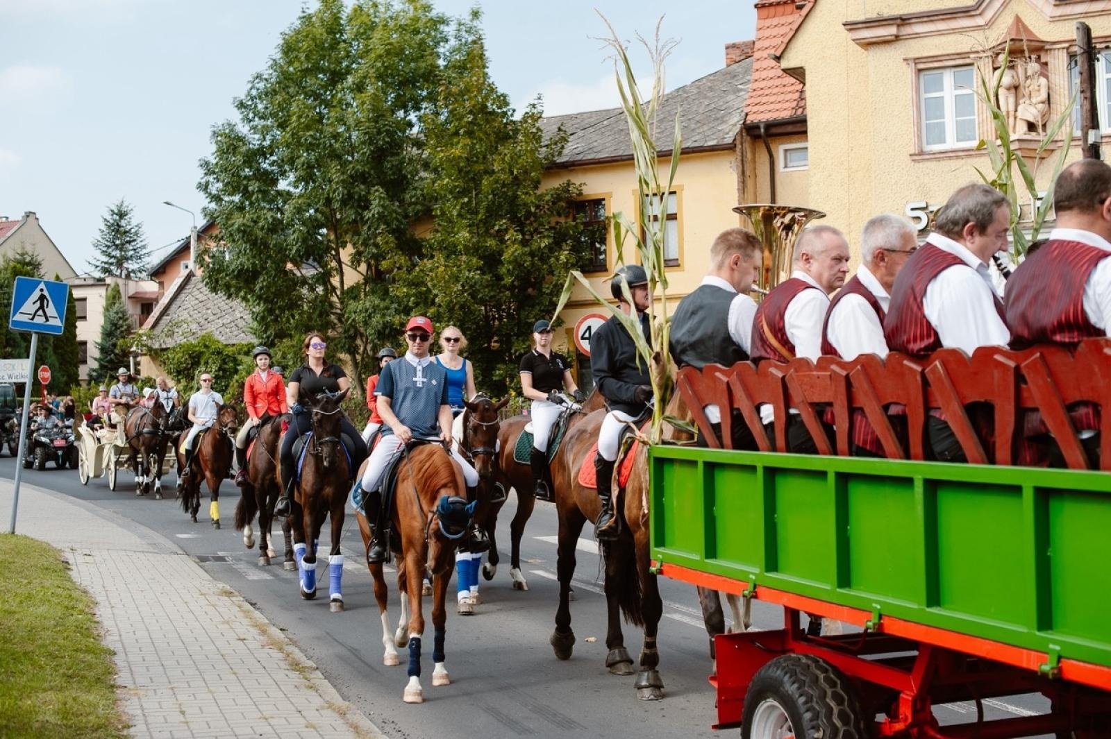 Zdjęcie w galerii na portalu naszraciborz.pl: Pietrowice Wielkie i Żerdziny świętują dożynki. Relacja bis! wiadomości z regionu