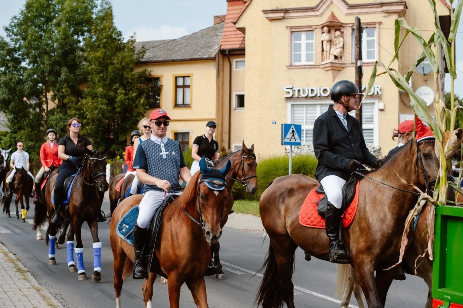 Zdjęcie w galerii na portalu naszraciborz.pl: Pietrowice Wielkie i Żerdziny świętują dożynki. Relacja bis! wiadomości z regionu