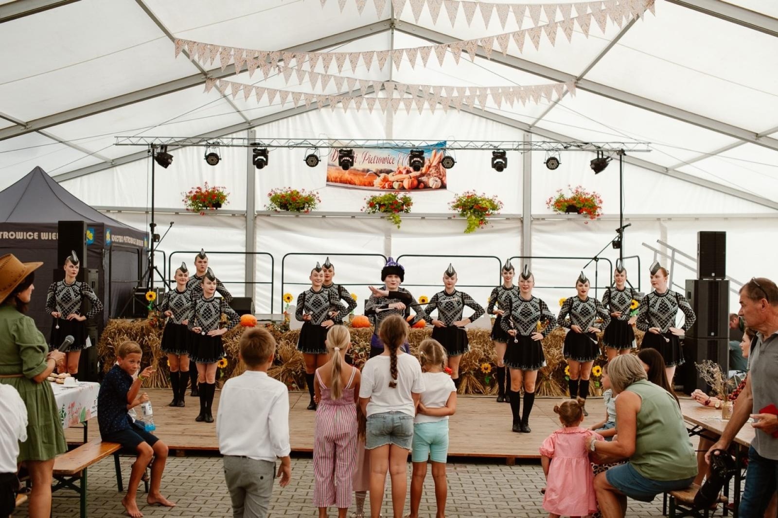Zdjęcie w galerii na portalu naszraciborz.pl: Pietrowice Wielkie i Żerdziny świętują dożynki. Relacja bis! wiadomości z regionu