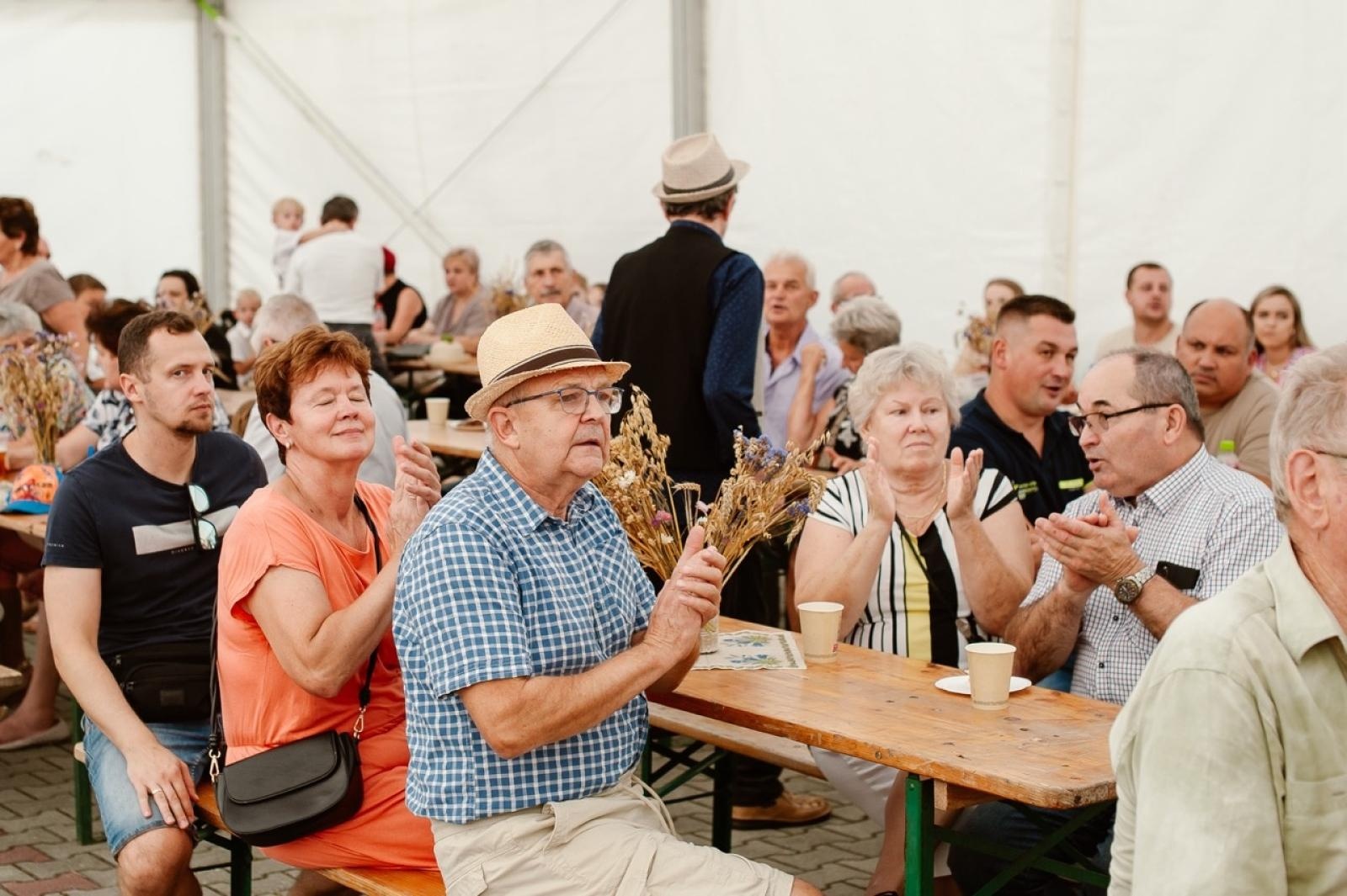Zdjęcie w galerii na portalu naszraciborz.pl: Pietrowice Wielkie i Żerdziny świętują dożynki. Relacja bis! wiadomości z regionu