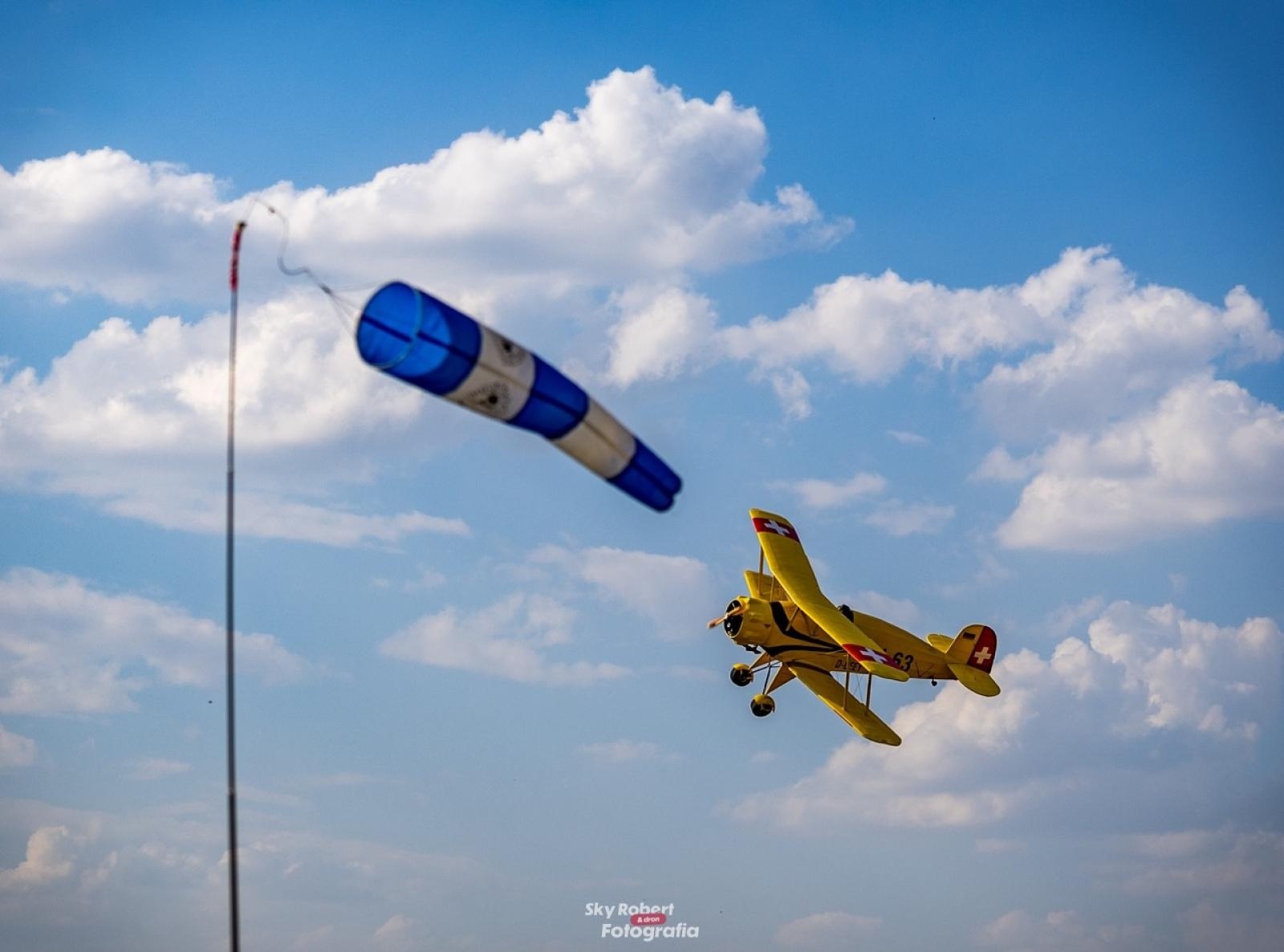 Zdjęcie w galerii na portalu naszraciborz.pl: Magiczne zdjęcia raciborskiego air show wiadomości z regionu