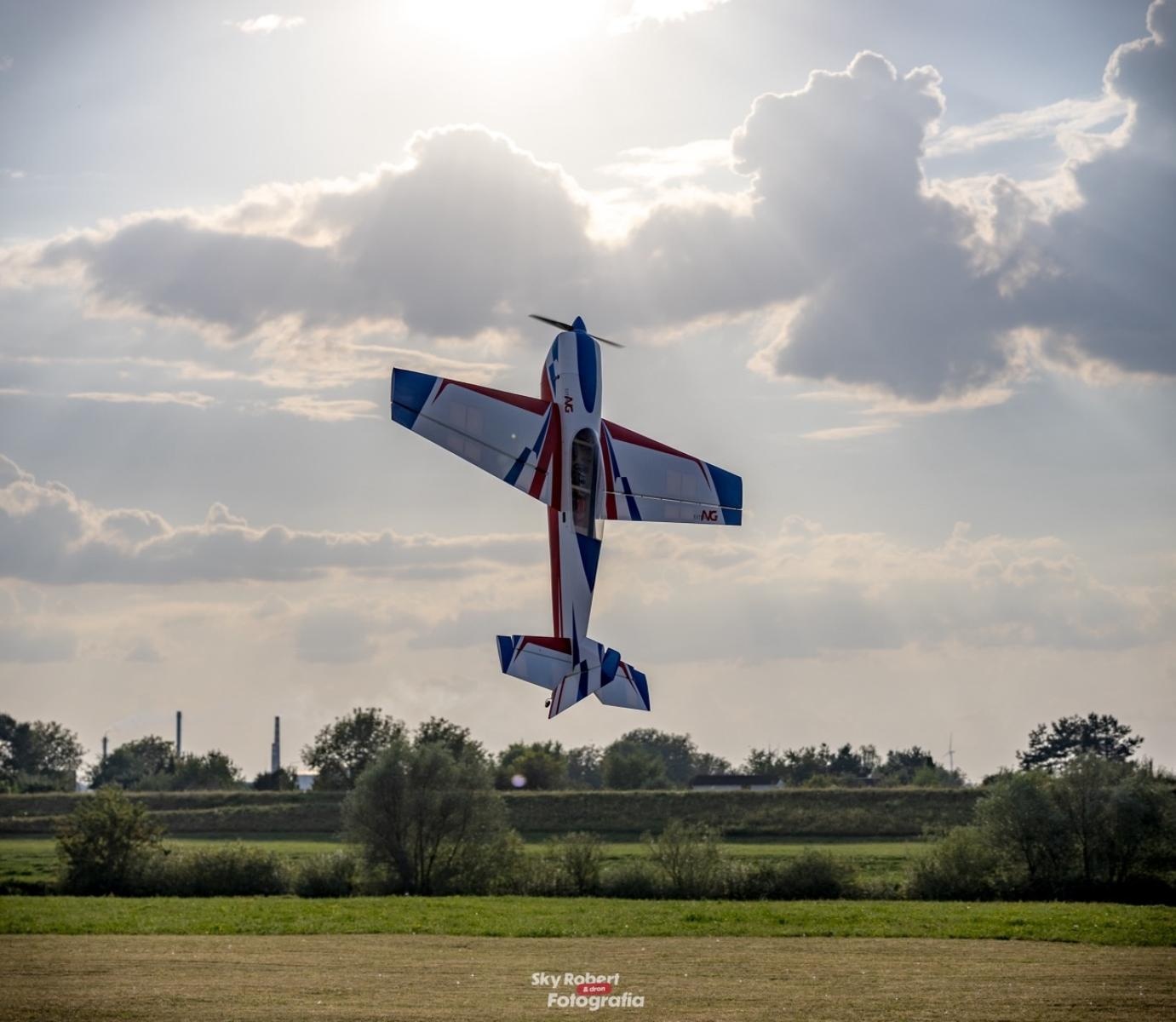 Zdjęcie w galerii na portalu naszraciborz.pl: Magiczne zdjęcia raciborskiego air show wiadomości z regionu