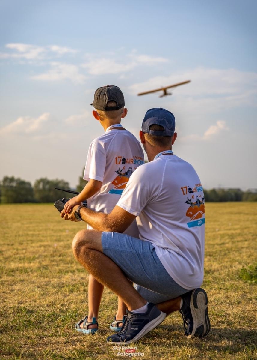 Zdjęcie w galerii na portalu naszraciborz.pl: Magiczne zdjęcia raciborskiego air show wiadomości z regionu