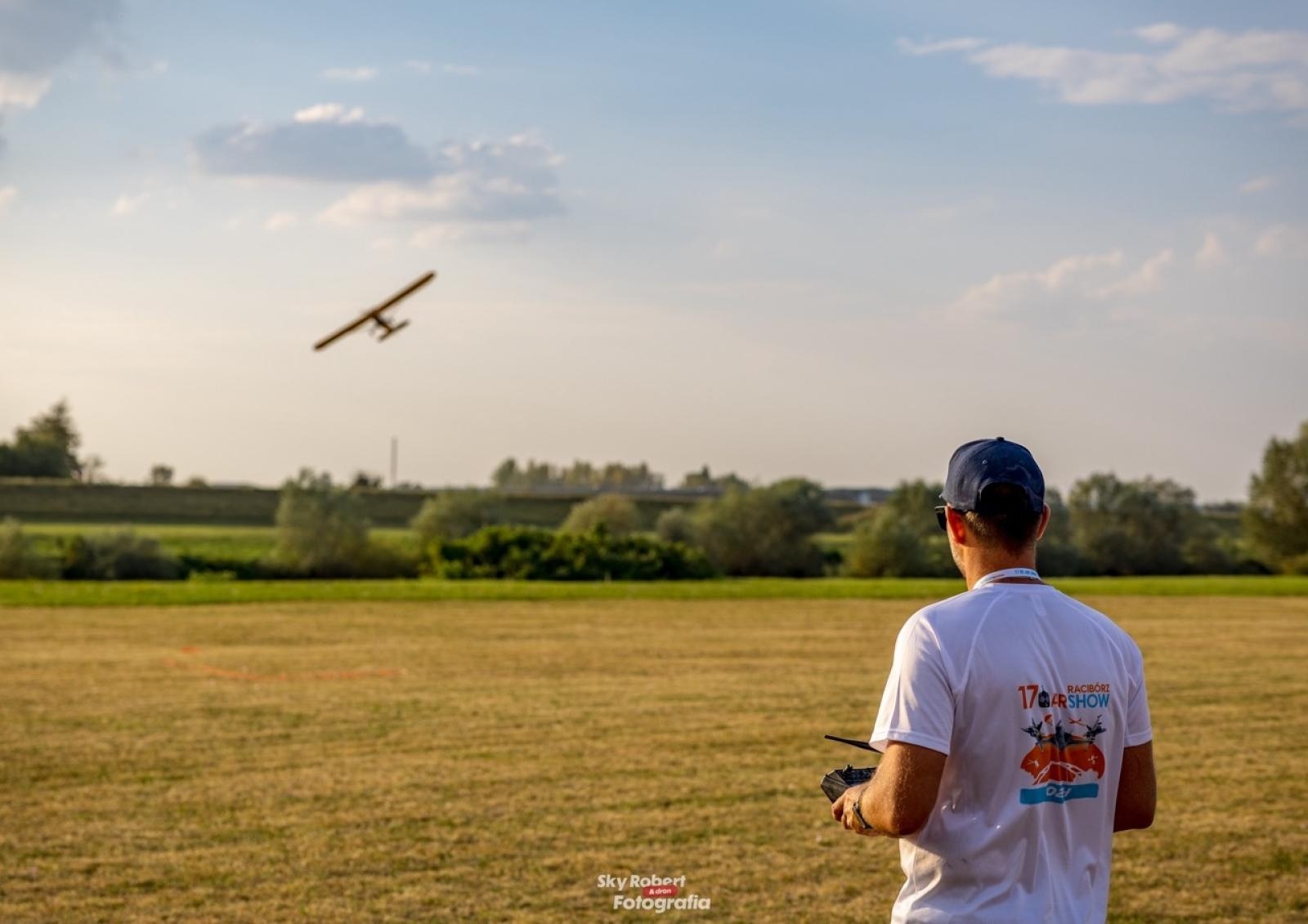 Zdjęcie w galerii na portalu naszraciborz.pl: Magiczne zdjęcia raciborskiego air show wiadomości z regionu