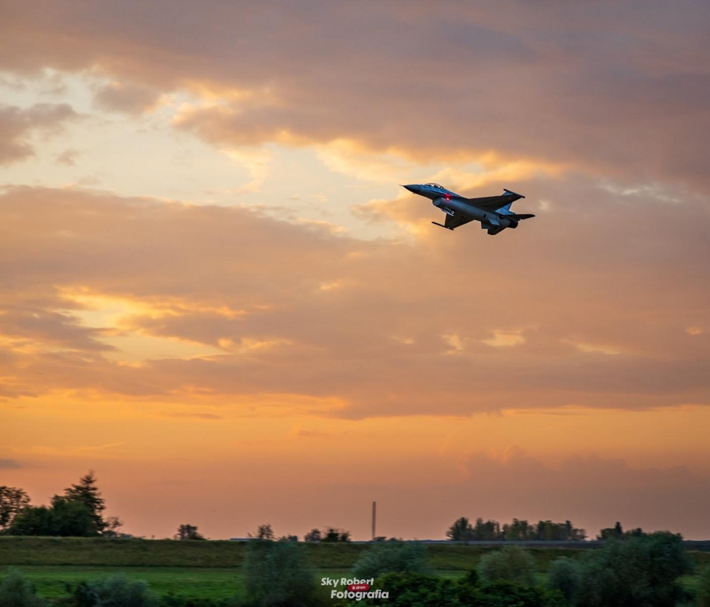Zdjęcie w galerii na portalu naszraciborz.pl: Magiczne zdjęcia raciborskiego air show wiadomości z regionu