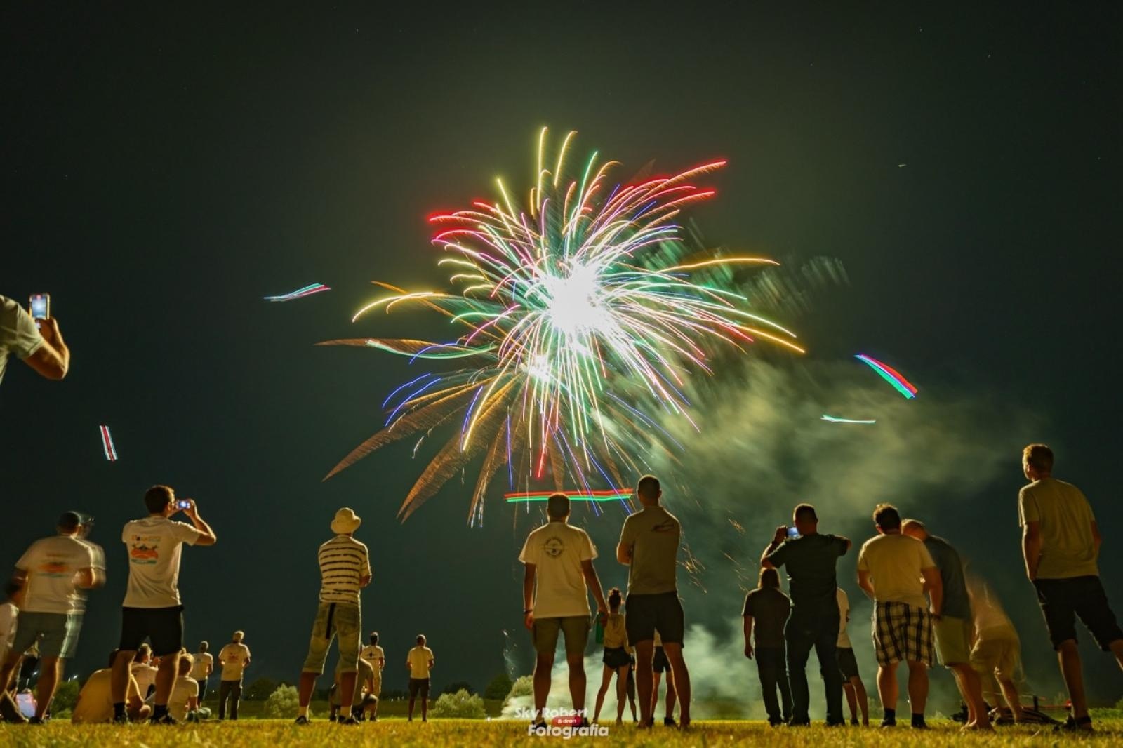 Zdjęcie w galerii na portalu naszraciborz.pl: Magiczne zdjęcia raciborskiego air show wiadomości z regionu