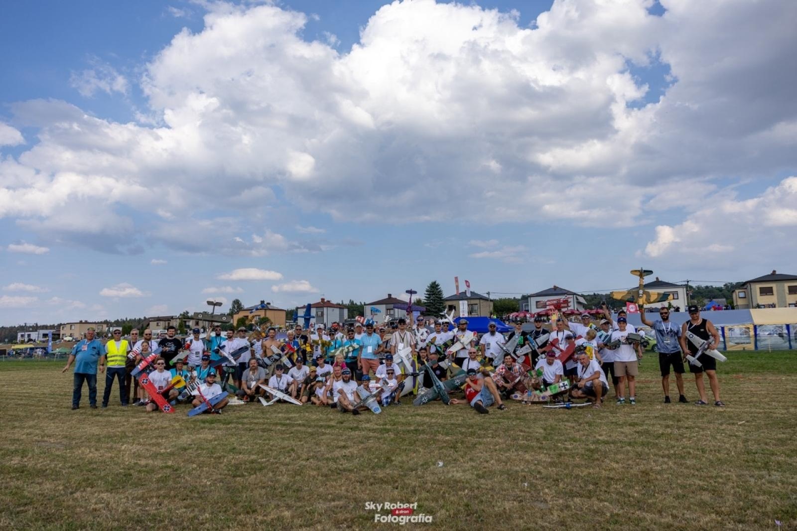 Zdjęcie w galerii na portalu naszraciborz.pl: Magiczne zdjęcia raciborskiego air show wiadomości z regionu