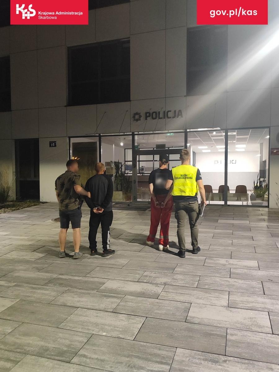 Zdjęcie w galerii na portalu naszraciborz.pl: Pies Kodi złapał trop. KAS wykryła środki odurzające w przesyłce i mieszkaniu wiadomości z regionu