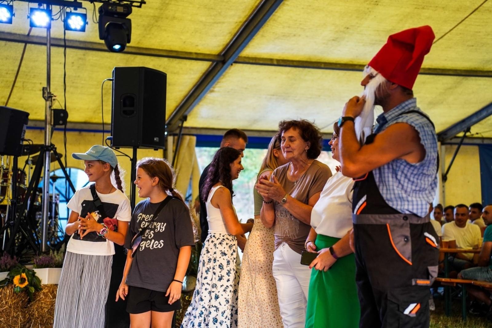 Zdjęcie w galerii na portalu naszraciborz.pl: Toby z Monachium gwiazdą dożynek w Gamowie. Już wkrótce kolejne koncerty na Oktoberfeście w Szymocicach wiadomości z regionu