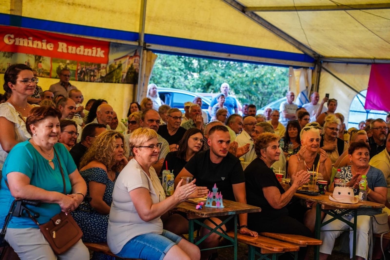 Zdjęcie w galerii na portalu naszraciborz.pl: Toby z Monachium gwiazdą dożynek w Gamowie. Już wkrótce kolejne koncerty na Oktoberfeście w Szymocicach wiadomości z regionu