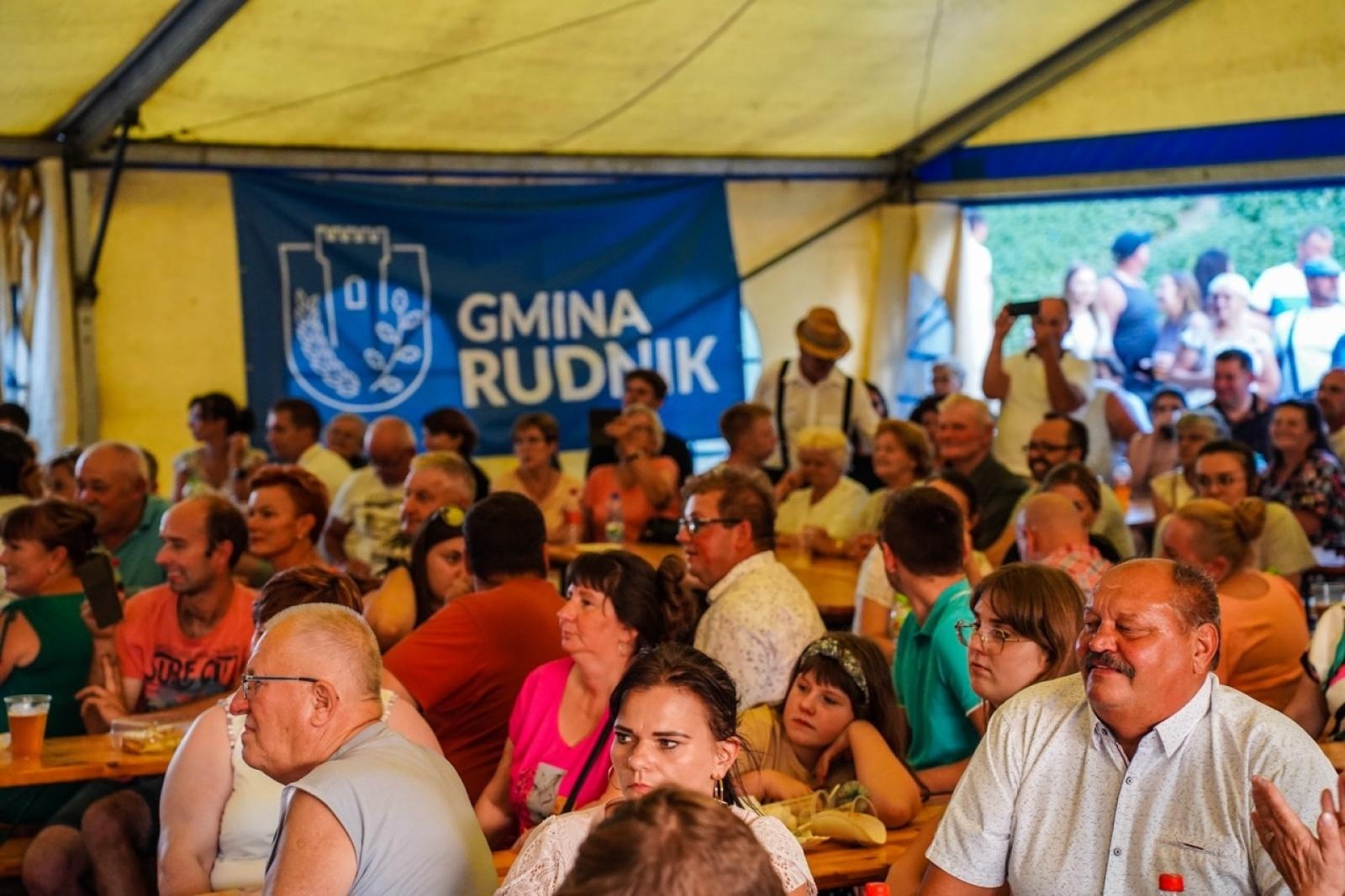 Zdjęcie w galerii na portalu naszraciborz.pl: Toby z Monachium gwiazdą dożynek w Gamowie. Już wkrótce kolejne koncerty na Oktoberfeście w Szymocicach wiadomości z regionu