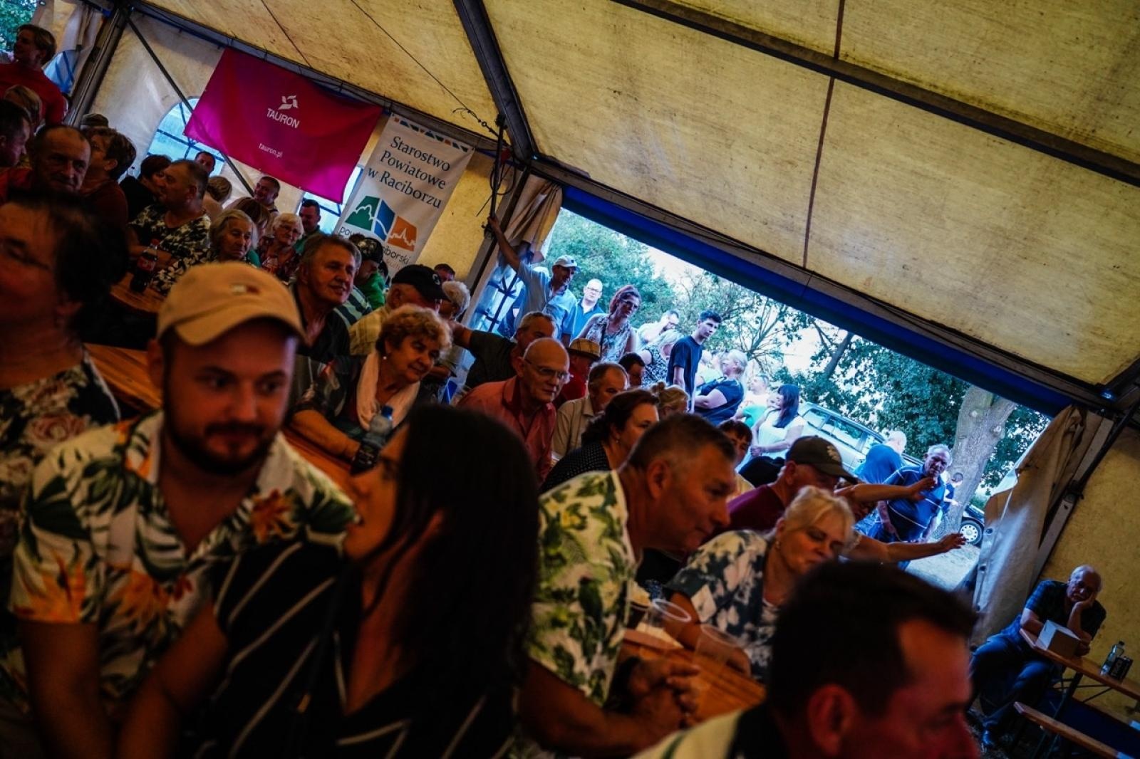 Zdjęcie w galerii na portalu naszraciborz.pl: Toby z Monachium gwiazdą dożynek w Gamowie. Już wkrótce kolejne koncerty na Oktoberfeście w Szymocicach wiadomości z regionu