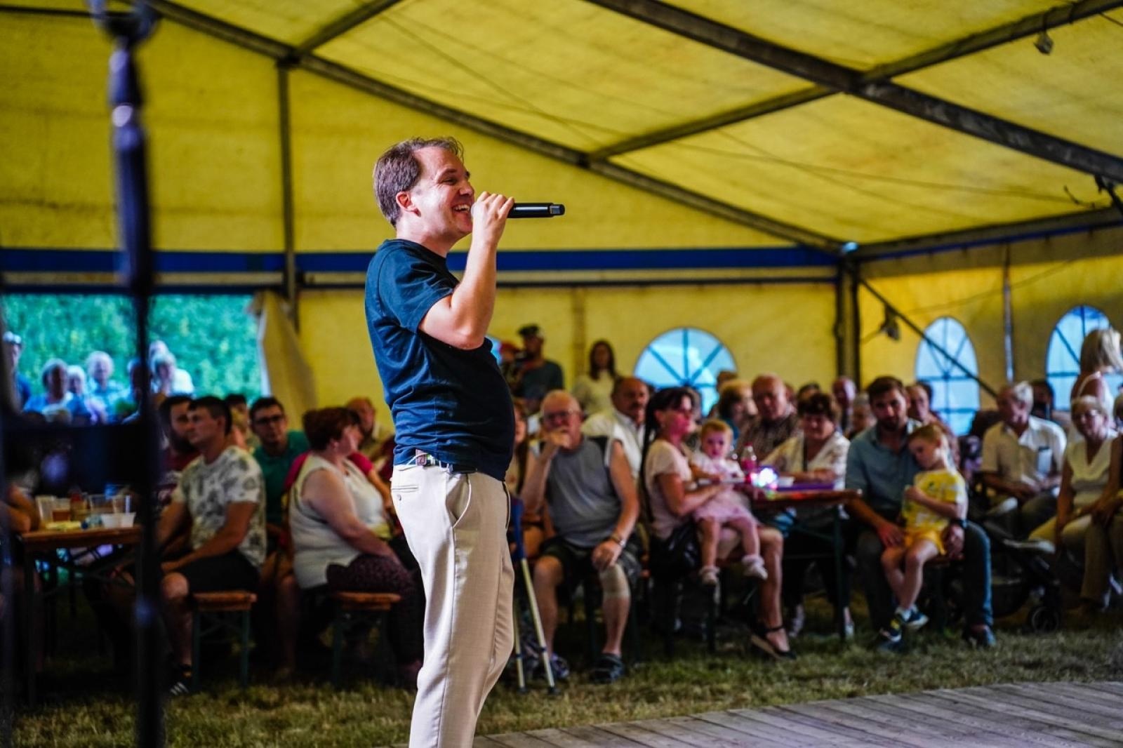 Zdjęcie w galerii na portalu naszraciborz.pl: Toby z Monachium gwiazdą dożynek w Gamowie. Już wkrótce kolejne koncerty na Oktoberfeście w Szymocicach wiadomości z regionu