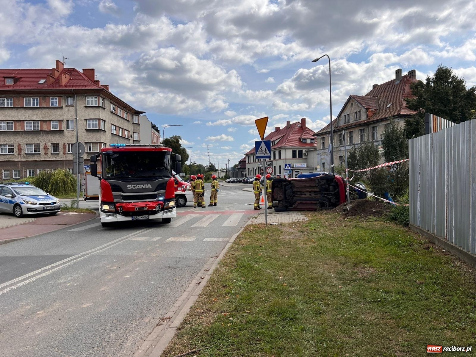 Zdjęcie w galerii na portalu naszraciborz.pl: Citroen i fiat zderzyły się na skrzyżowaniu przy więzieniu [FOTO] wiadomości z regionu