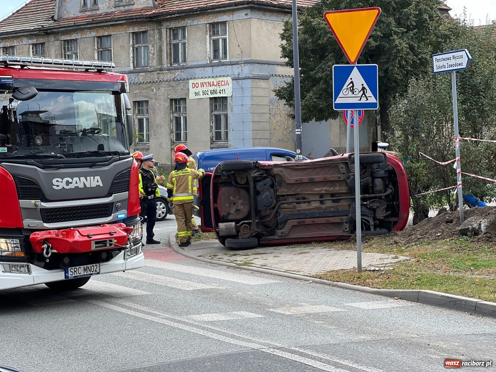 Zdjęcie w galerii na portalu naszraciborz.pl: Citroen i fiat zderzyły się na skrzyżowaniu przy więzieniu [FOTO] wiadomości z regionu