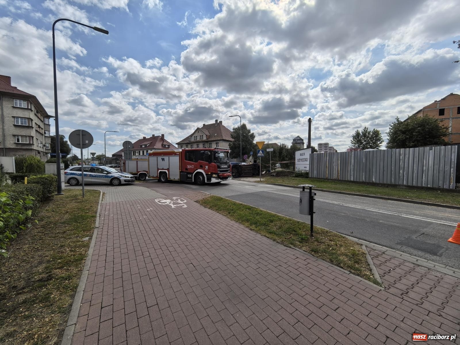 Zdjęcie w galerii na portalu naszraciborz.pl: Citroen i fiat zderzyły się na skrzyżowaniu przy więzieniu [FOTO] wiadomości z regionu